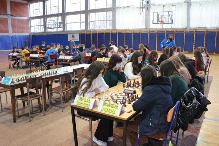Županijsko natjecanje osnovnih i srednjih škola u šahu: Gradina uvjerljiva kod osnovnih, a ‘KKG’ i ‘Sulimanac’ kod srednjih škola